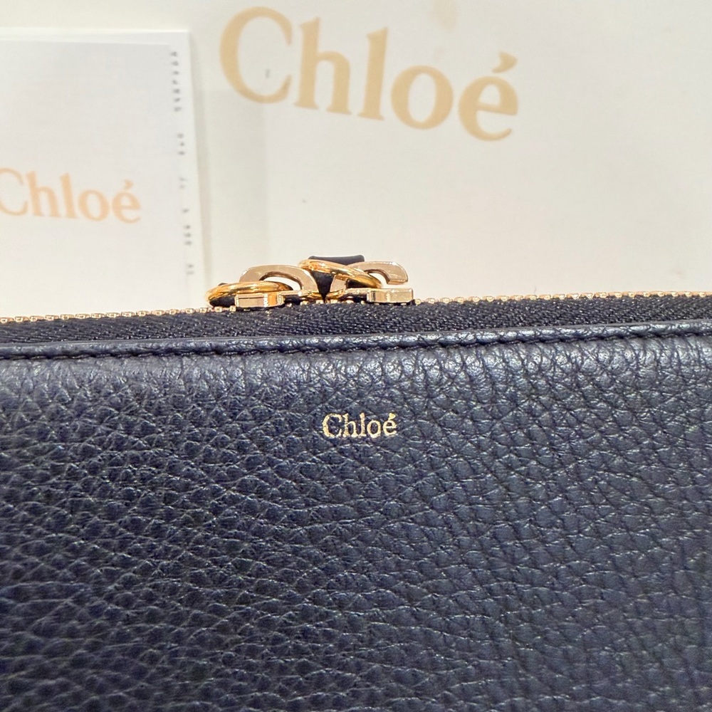 Chloè Alphabet Grained Leather Zippy Wallet - Picture 13 of 16